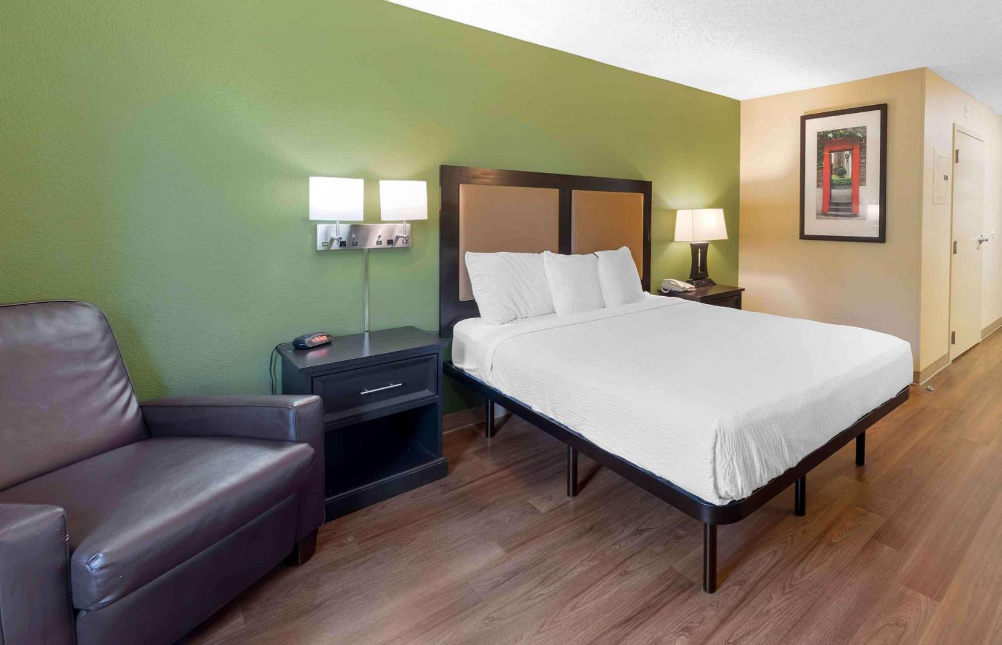Extended Stay America Select Suites - Tampa - North Airport West Chase Exterior foto