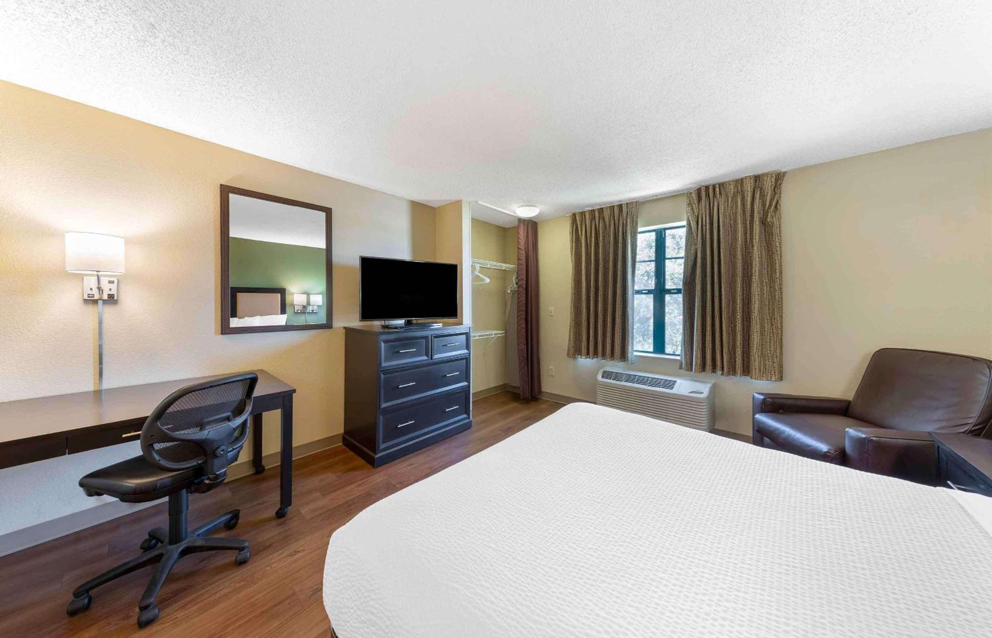 Extended Stay America Select Suites - Tampa - North Airport West Chase Exterior foto