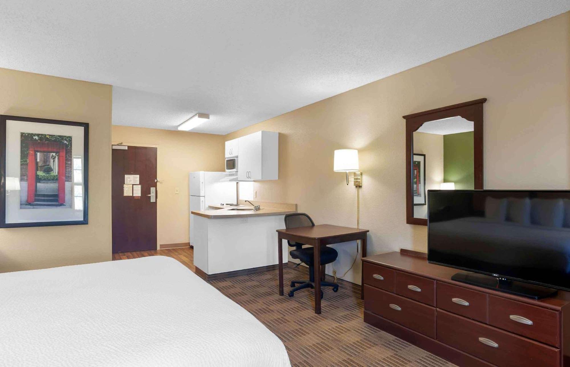 Extended Stay America Select Suites - Tampa - North Airport West Chase Exterior foto