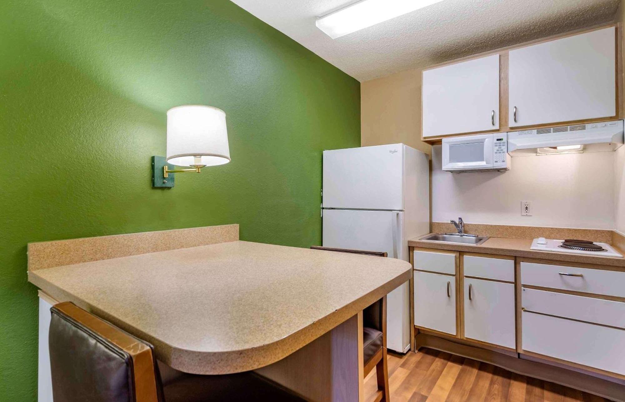 Extended Stay America Select Suites - Tampa - North Airport West Chase Exterior foto
