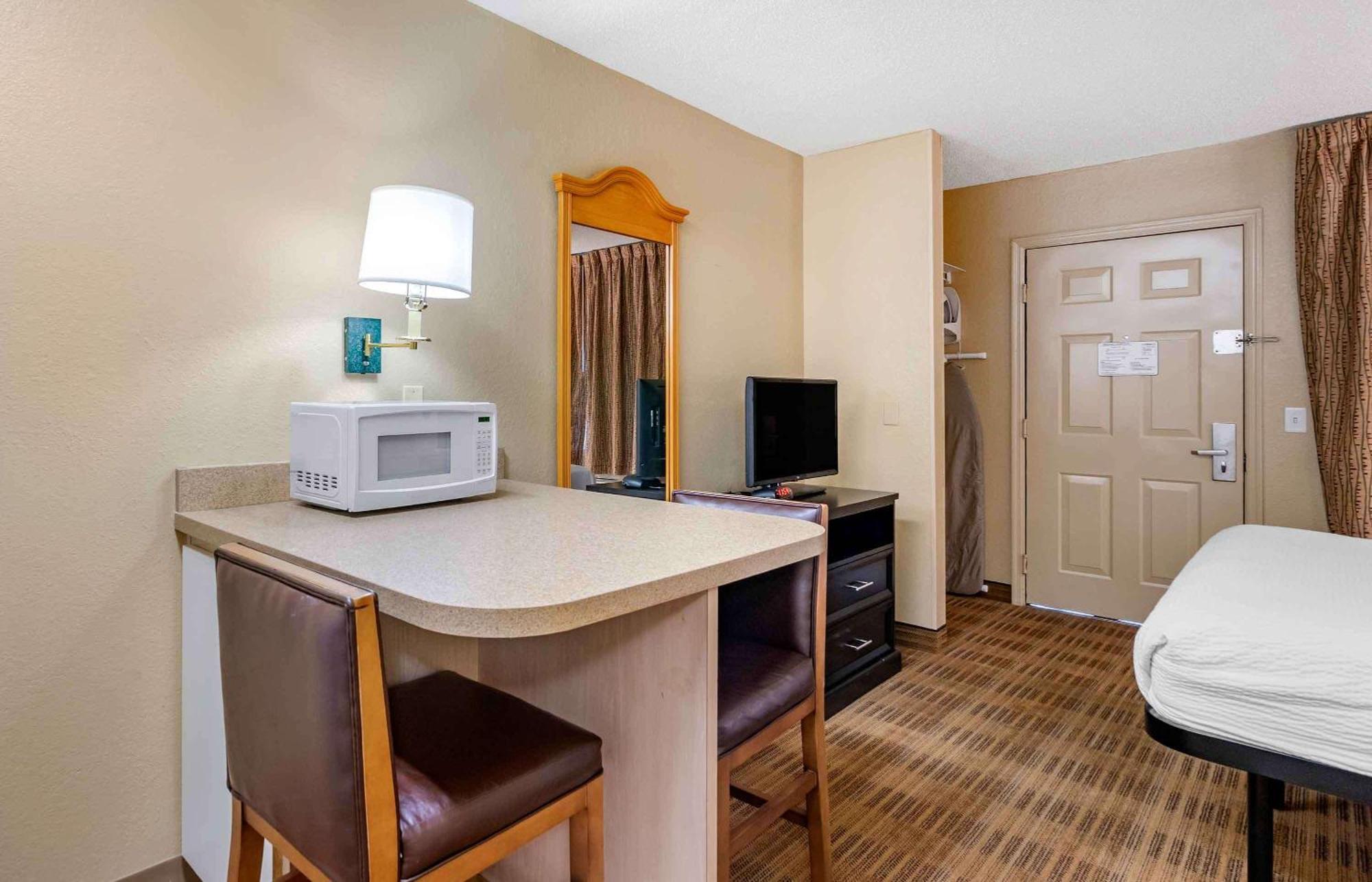 Extended Stay America Select Suites - Tampa - North Airport West Chase Exterior foto
