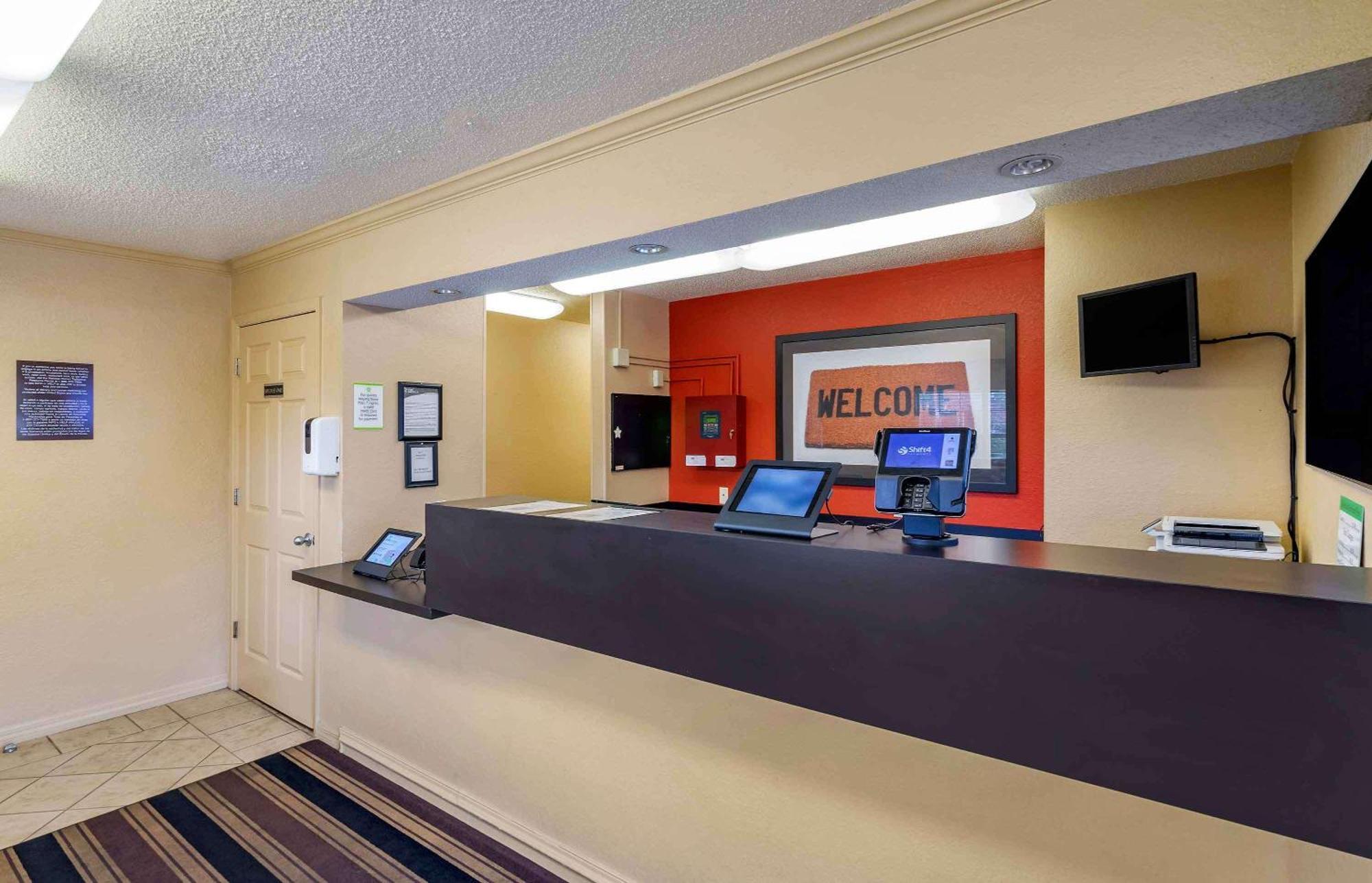 Extended Stay America Select Suites - Tampa - North Airport West Chase Exterior foto