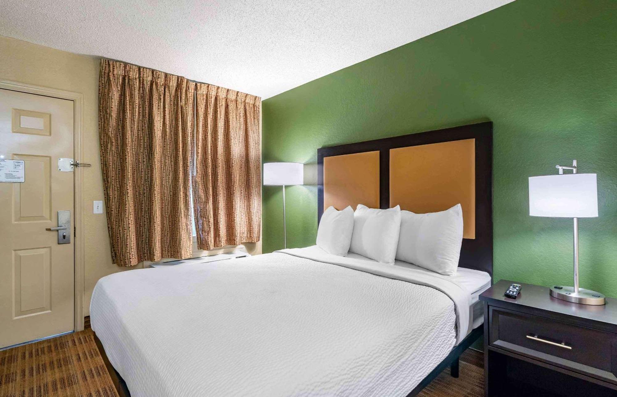 Extended Stay America Select Suites - Tampa - North Airport West Chase Exterior foto