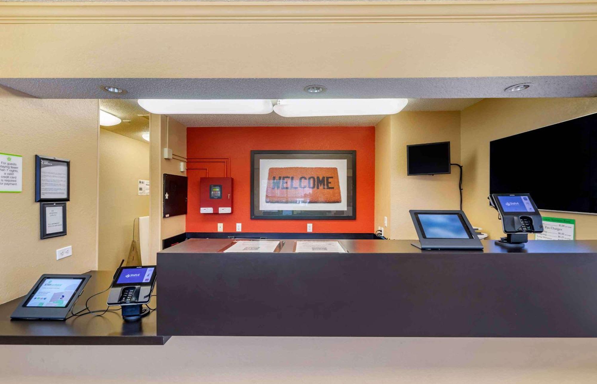 Extended Stay America Select Suites - Tampa - North Airport West Chase Exterior foto